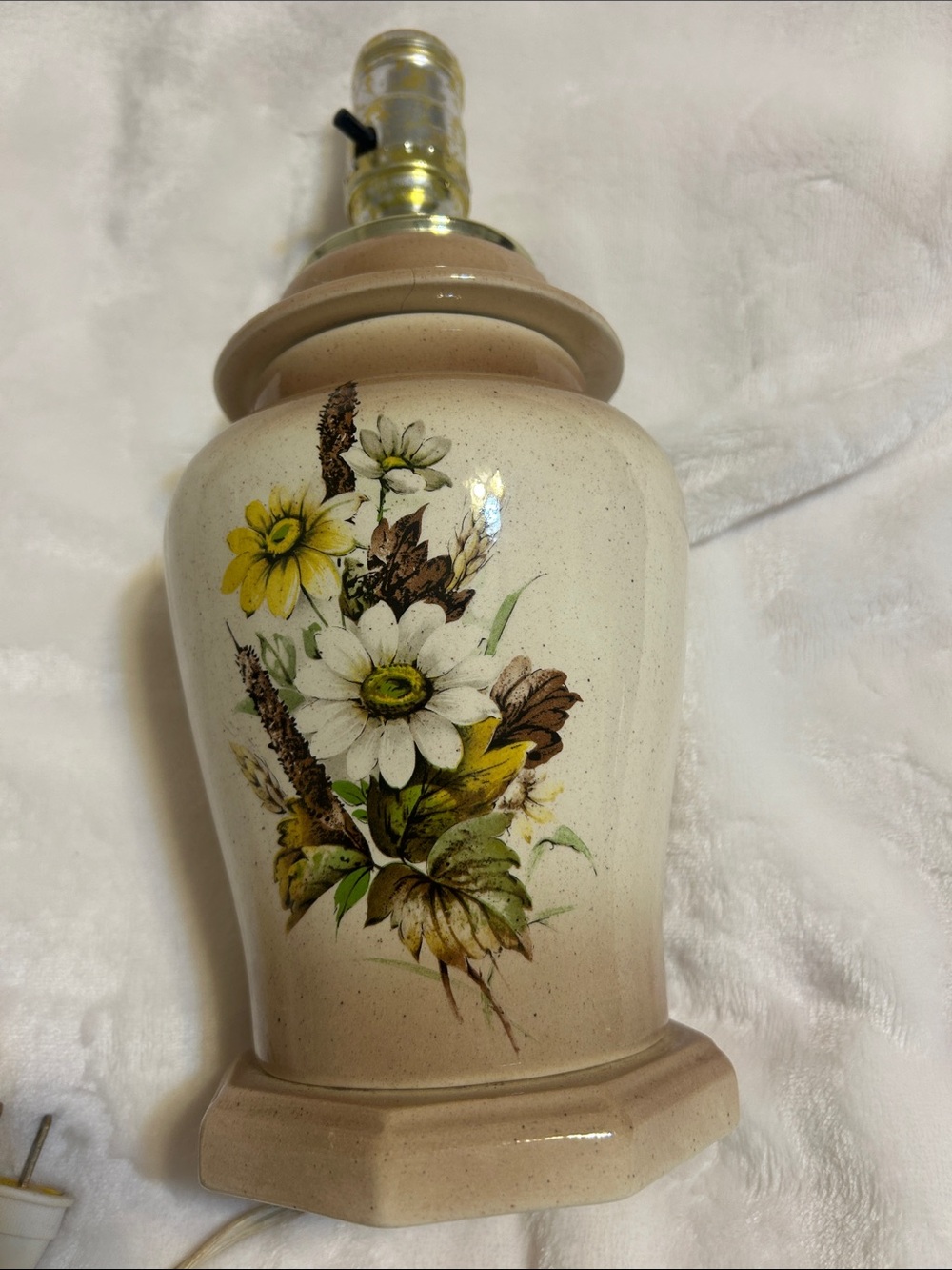 Vintage Ceramic Floral Table Lamp in Beige - Classic Accent Lighting
